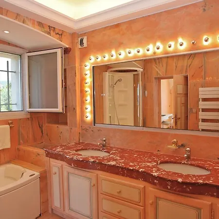 La Croisette Villa *