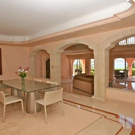 La Croisette Villa *